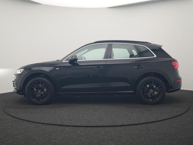 Audi Q5 50 TFSI e Quattro S Line PHEV 300pk | Trekhaak af Fabriek | Head Up | Camera | Voorstoelen Verwarmd | Apple Carplay | Navigatie | Virtual | Plug in Hybrid