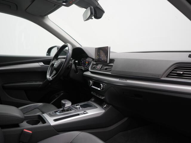 Audi Q5 50 TFSI e Quattro S Line PHEV 300pk | Trekhaak af Fabriek | Head Up | Camera | Voorstoelen Verwarmd | Apple Carplay | Navigatie | Virtual | Plug in Hybrid