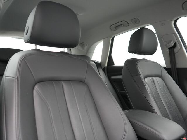 Audi Q5 50 TFSI e Quattro S Line PHEV 300pk | Trekhaak af Fabriek | Head Up | Camera | Voorstoelen Verwarmd | Apple Carplay | Navigatie | Virtual | Plug in Hybrid
