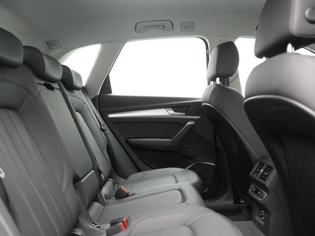 Audi Q5 50 TFSI e Quattro S Line PHEV 300pk | Trekhaak af Fabriek | Head Up | Camera | Voorstoelen Verwarmd | Apple Carplay | Navigatie | Virtual | Plug in Hybrid