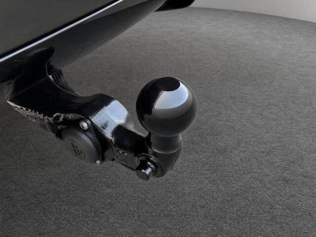 Audi Q5 2.0TFSIe-hybrid 220kW/299PK quattro S Line · Panoramadak · Trekhaak · 360°Camera + Parkeersensoren · Leder · Garantie t/m 17-05-2030 of 120000km.