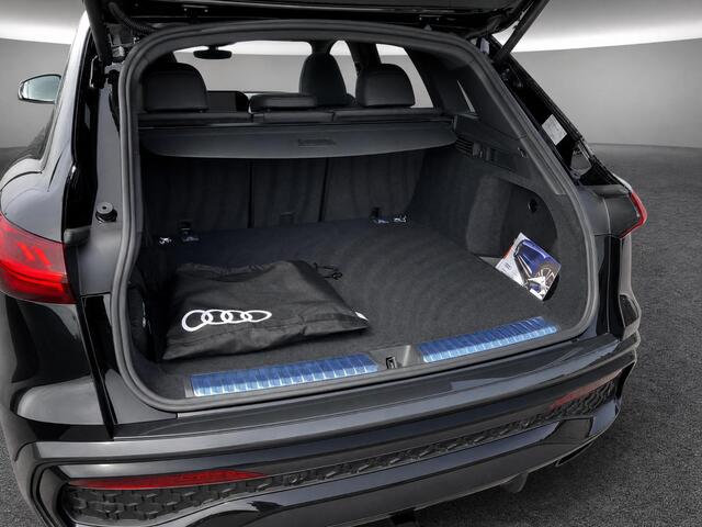Audi Q5 2.0TFSIe-hybrid 220kW/299PK quattro S Line · Panoramadak · Trekhaak · 360°Camera + Parkeersensoren · Leder · Garantie t/m 17-05-2030 of 120000km.