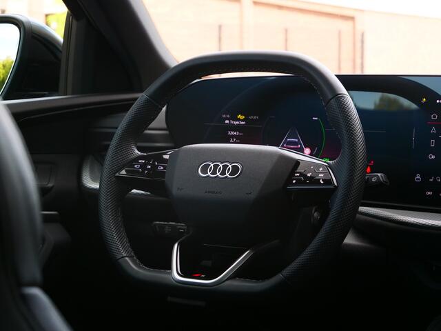 Audi Q5 2.0 TFSI e-hybrid quattro S edition 299Pk Automaat / NIEUW MODEL Stoelverwarming / Pano-dak / Adaptive Cruise / Camera's