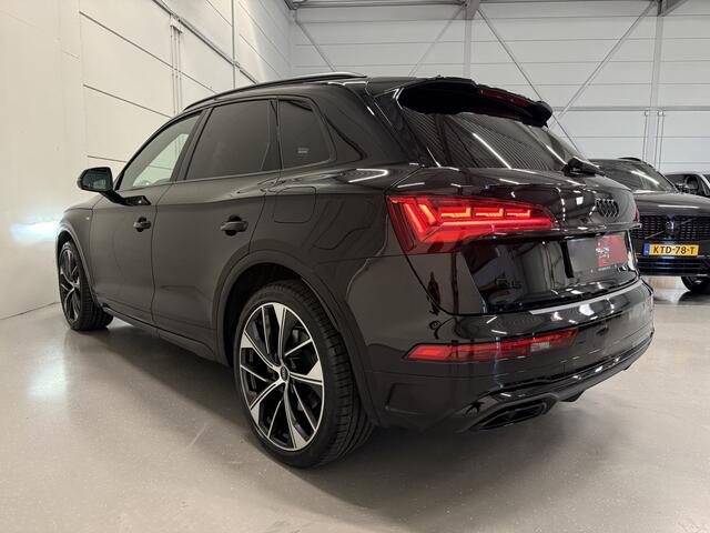 Audi Q5 55 TFSI e quattro 3x S-Line PANO/LUCHTVERING/TREKHAAK/B&O/21"/MATRIX/ACC/SOH 98,6%/CARPLAY/STANDKACHEL/CAMERA/BLACK-OPTIC/MYTHOSSCHWARZ/VOLLEDIG AUDI DEALER HISTORIE,NET OH BEURT GEHAD