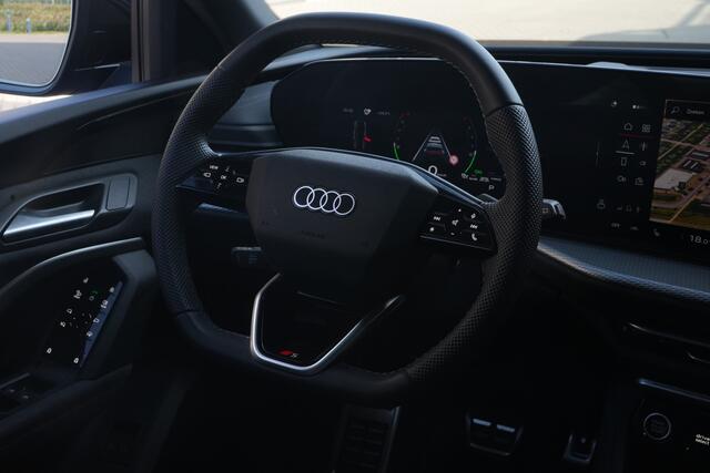 Audi Q5 Sportback 2.0 TFSI e-hybrid quattro S edition Sportback | 299PK | Pano | 360° | 21" | Keyless | S Line | Tech Plus Audi Q5 Sportback S edition 299 PK Plug-in Hybrid met 2.0 viercilinder, panoramadak, 360° camera, 21-inch lichtmetalen velgen, Keyless Entry, adaptieve LED-koplampen, adaptieve cruise control
