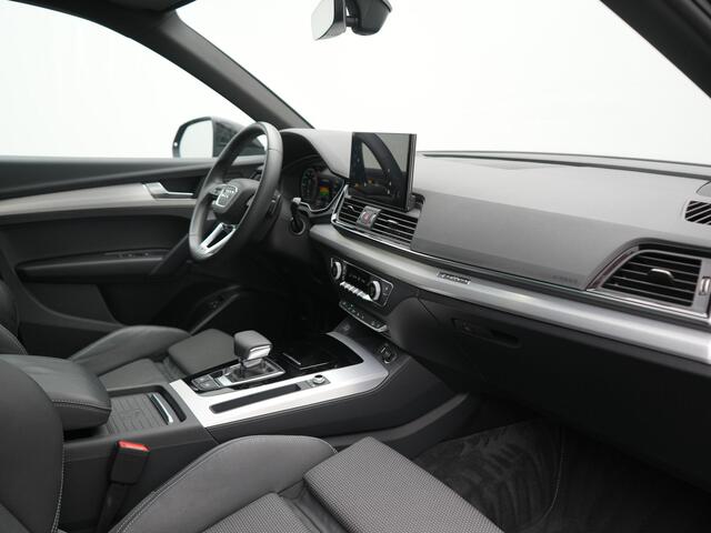 Audi Q5 55 TFSI e 2x S Line PHEV 367pk | Trekhaak Af Fabriek | Panodak | 360 Camera | Lederen Sportstoelen Memory & Verwarmd | Keyless | Blis | Apple Carplay | Cruise Control | Navigatie | DAB | Plug In Hybrid |