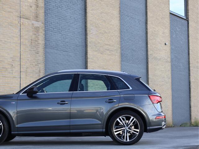 Audi Q5 55 TFSI e quattro Competition S-line | Luchtvering | ACC | Dealer onderhouden |
