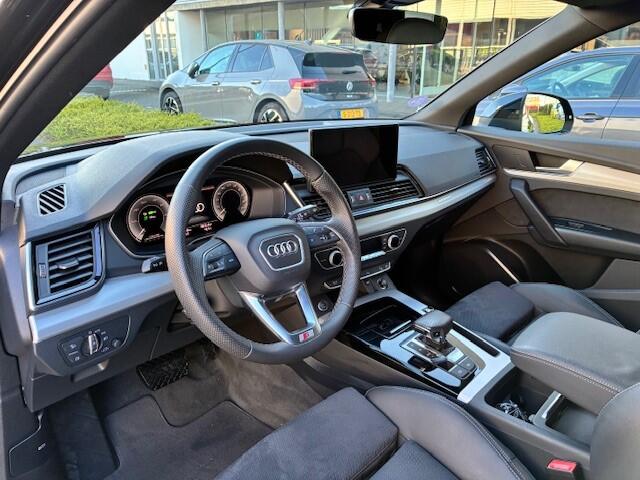 Audi Q5 50 TFSI e S edition / Sportstoelen Elek. verstelbaar / Memory Bestuurder / 20 " LMV / Zwart Optiek / Matrix LED / Camera / Smartphone Interface