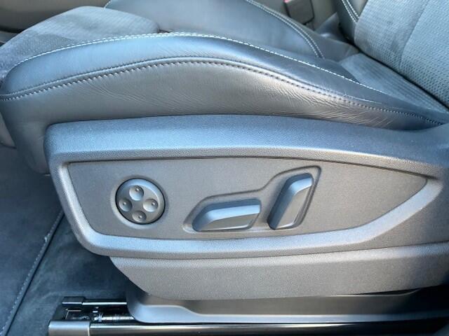 Audi Q5 50 TFSI e S edition / Sportstoelen Elek. verstelbaar / Memory Bestuurder / 20 " LMV / Zwart Optiek / Matrix LED / Camera / Smartphone Interface