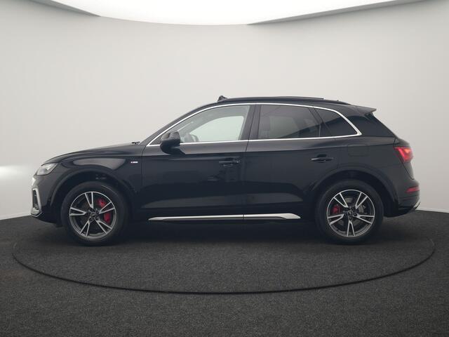 Audi Q5 50 TFSI e 2x S Line PHEV 300pk Dealer O.H. | Panodak | 360 Camera | Head Up | Lederen Sportstoelen Verwarmd | Keyless | Apple Carplay | Cruise Control | Virtual Cockpit | Navigatie | DAB | 19"L.M | Plug In Hybrid |