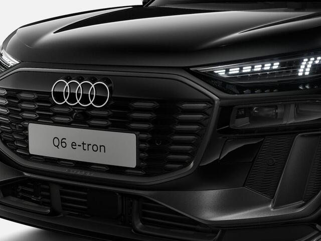 Audi Q6 e-tron Advanced edition 252 PK · Trekhaak, mechanisch draaibaar · Sportstoel zwart leder-kunstl. · 2-spaaks sport mf afgevl. padd