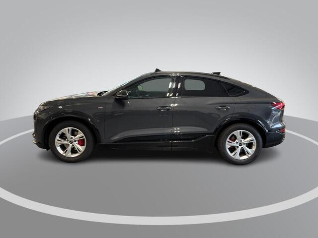 Audi Q6 Sportback e-tron S edition performance 306pk 100 kWh · SOH 97,8% · Panoramadak · Wegklapbare Trekhaak · 360 Camera · Stoelverwarming voor+achter · Bijrijder Display · 19'' Inch · Garantie t/m 10-08-2030 of 100.000km