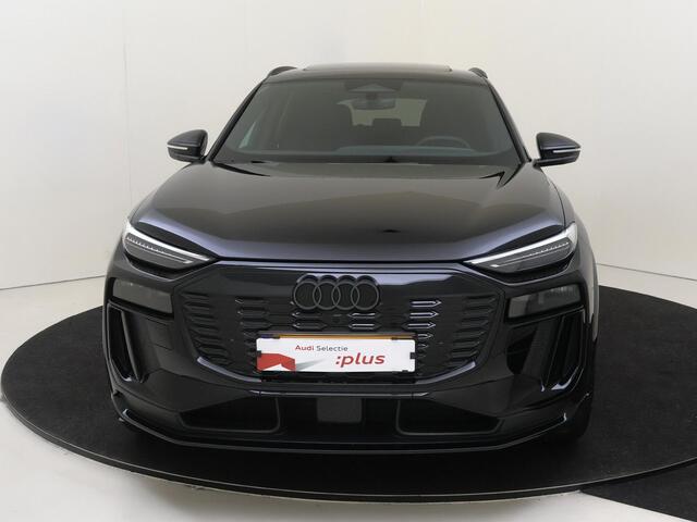 Audi Q6 e-tron S edition performance 100 kWh | Panoramadak | Luchtvering | Warmtepomp | Head-up display | Bang & Olufsen | Display passagierszijde | 360 camera | Parkeerassistent | Achterbank verwarmd |