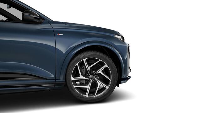 Audi Q6 e-tron S edition quattro 100 kWh Tech Pro - Panoramadak - Adaptieve Cruise Control - Adaptive air suspension - MMI experience plus - B&O - Stoelventilatie voor - Zwartoptiek pakket - OLED achterlichten -