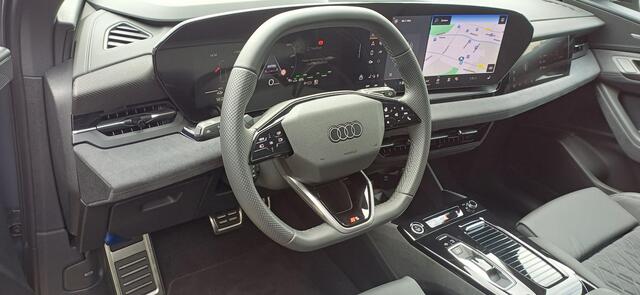 Audi Q6 e-tron S-edition performance 306PK 100 kWh | Trekhaak | Luchtvering | Head-Up | 21-Inch | B&O | Top-View | MMI-Pro | Stoelverwarming voor + achter |