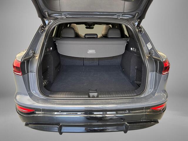Audi Q6 SQ6 e-tron SQ6 quattro 100 kWh 490pk · SOH 98% · Panoramadak · 360 Camera · Inklapbare Trekhaak · Warmtepomp · Elek. Stoelen + Geheugen · Garantie t/m 06-10-2030 of 100.000km