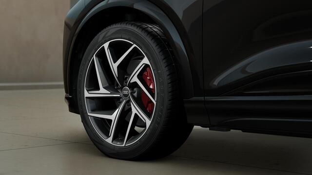 Audi Q6 e-tron S edition 306PK performance 100 kWh | Panoramadak | Luchtvering | Trekhaak | MMI-Pro | 21-Inch | Head-Up | B&O |