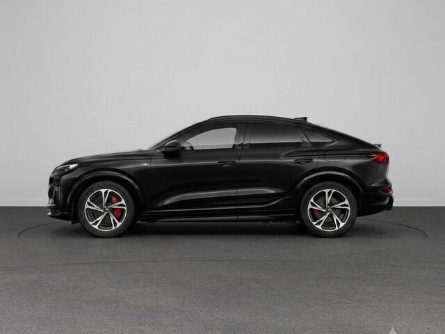 Audi Q6 Sportback e-tron S edition 83Kwh 252 pk | Glazen panoramadak | Exterieurpakket zwart | Trekhaak, mechanisch draaibaar | S line zwart leder-kunstleder |