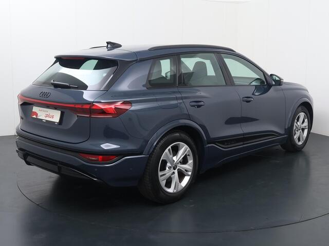 Audi Q6 e-tron S edition performance 100 kWh Matrix led koplampen / Rondomzicht camera / Luchtvering / Stuurwiel verwarmd / Voorstoelen verwarmd / Achterstoelen verwarmd