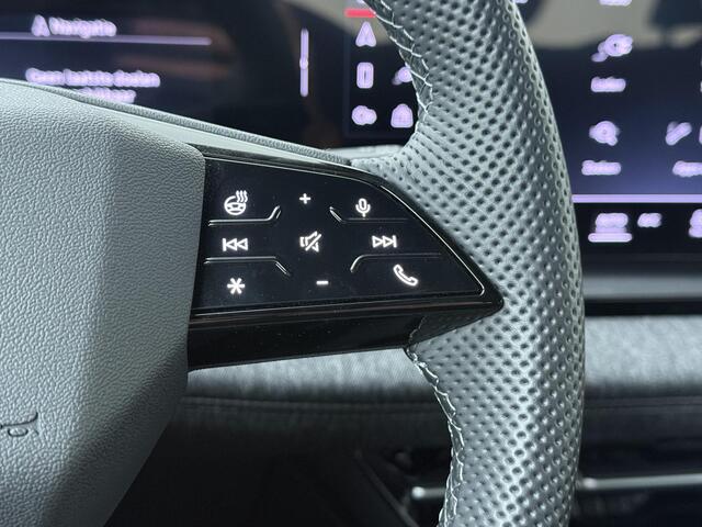 Audi Q6 e-tron S edition performance 100 kWh Matrix led koplampen / Rondomzicht camera / Luchtvering / Stuurwiel verwarmd / Voorstoelen verwarmd / Achterstoelen verwarmd