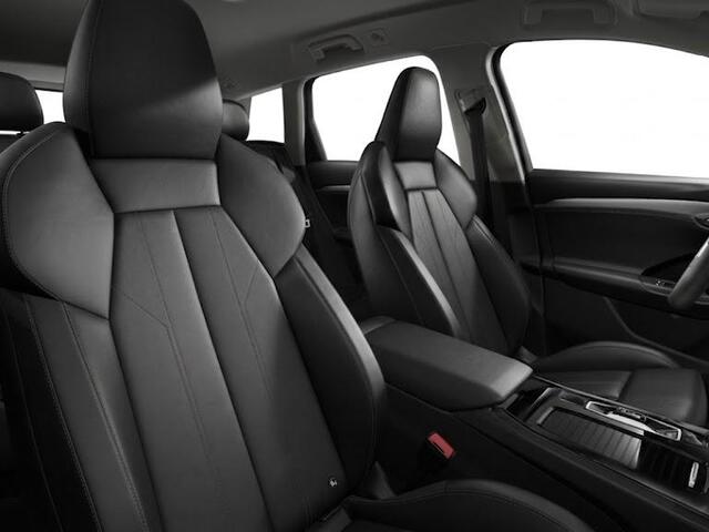 Audi Q6 e-tron Advanced edition e-tron 83 Kwh 252 pk | Trekhaak, mechanisch draaibaar | Warmtewerend glas donker tint | Sportstoel zwart leder-kunstl | Volledig in carrosseriekleur |