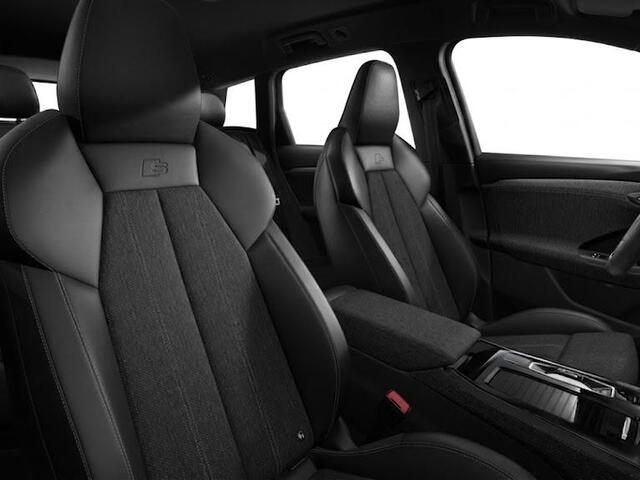 Audi Q6 e-tron S edition e-tron 83 Kwh 252 pk | Trekhaak, mechanisch draaibaar | Exterieurpakket zwart | Warmtewerend glas donker tint | Audi drive select |