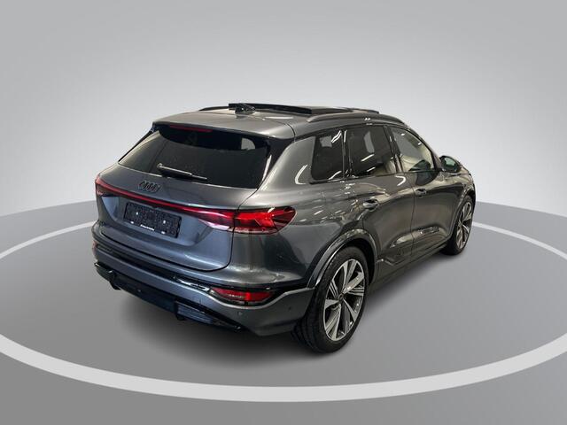 Audi Q6 e-tron S edition performance 100 kWh 306pk · SOH 97,9% · Panoramadak · 360 Camera · Inklap. Trekhaak · Luchtvering · B&O Sound · Head-Up Display · Garantie t/m 15-03-2031 of 100.000km