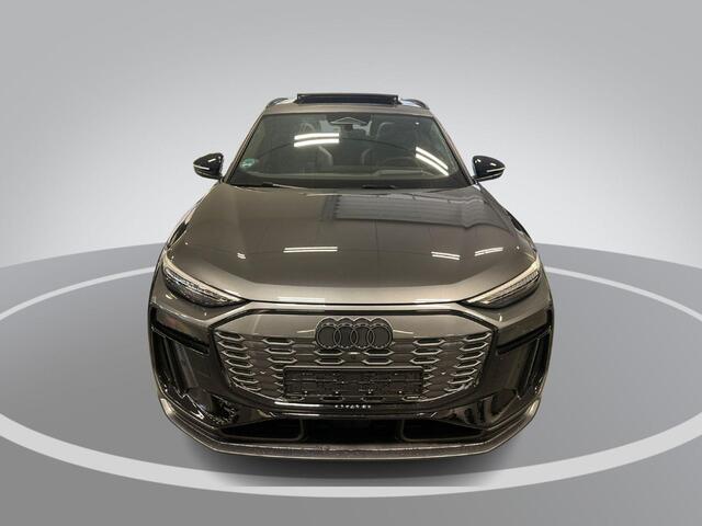 Audi Q6 e-tron S edition performance 100 kWh 306pk · SOH 97,9% · Panoramadak · 360 Camera · Inklap. Trekhaak · Luchtvering · B&O Sound · Head-Up Display · Garantie t/m 15-03-2031 of 100.000km