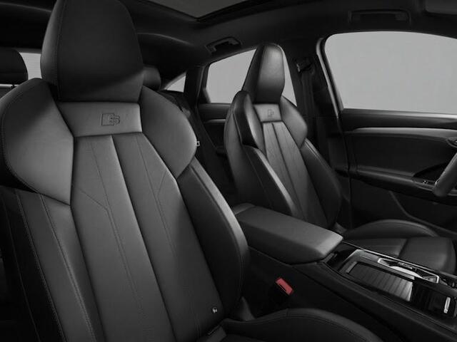 Audi Q6 Sportback e-tron S edition e-tron 83Kwh 252 pk | Glazen panoramadak | Trekhaak, mechanisch draaibaar | Exterieurpakket zwart | S line zwart leder-kunstleder |