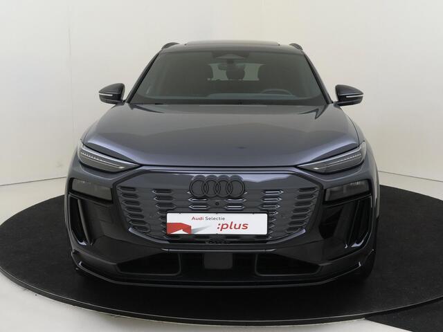 Audi Q6 e-tron S edition quattro 100 kWh | Panoramadak | Sportstoelen leder Plus | Luchtvering | Warmtepomp | Bang & Olufsen | Head-up Display | 360 camera | LED matrix verlichting |