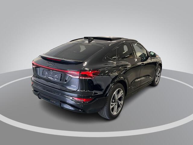 Audi Q6 e-tron S edition Quattro 100 kWh 420pk · SOH 97,1% · Panoramadak · 360 Camera · Wegklapbare Trekhaak · Elek. Voorstoelen · Kuipsport stoel · 20'' Inch · Garantie t/m 23-04-2030 of 100.000km