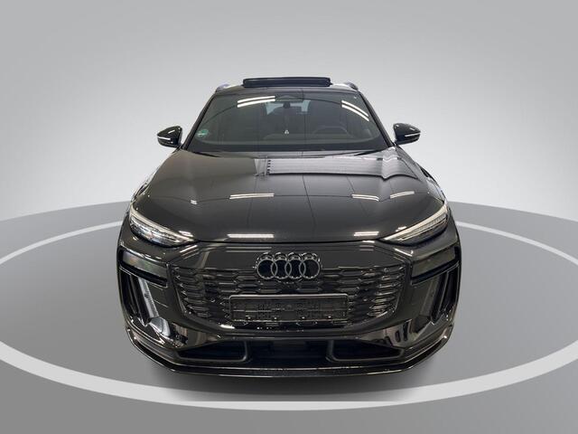 Audi Q6 e-tron S edition Quattro 100 kWh 420pk · SOH 97,1% · Panoramadak · 360 Camera · Wegklapbare Trekhaak · Elek. Voorstoelen · Kuipsport stoel · 20'' Inch · Garantie t/m 23-04-2030 of 100.000km