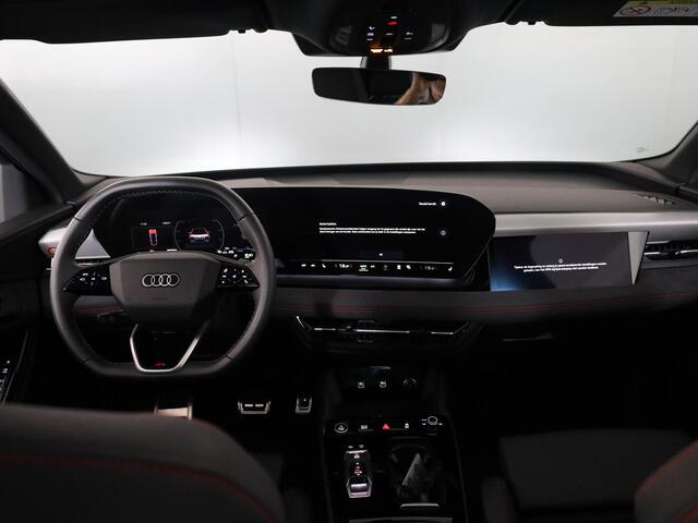 Audi Q6 e-tron S edition quattro 100 kWh 387 pk | Navigatie | Warmtepomp | Panoramadak | Trekhaak (wegklapbaar) | Rondomzicht camera | Leder/Alcantara | S-Line |