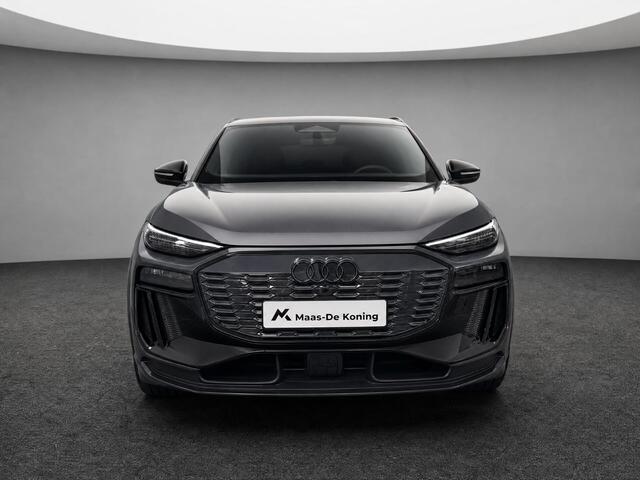Audi Q6 e-tron S edition 306pk performance 100 kWh · Panoramadak · Luchtvering · Trekhaak · 360 Camera · Warmtepomp · Head-Up · Elek. Voorstoelen · 21'' Inch · 24-11-2030 of 100.000km