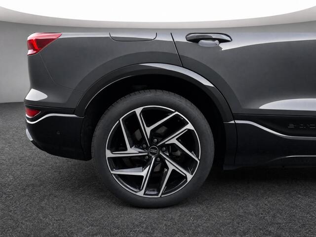 Audi Q6 e-tron S edition 306pk performance 100 kWh · Panoramadak · Luchtvering · Trekhaak · 360 Camera · Warmtepomp · Head-Up · Elek. Voorstoelen · 21'' Inch · 24-11-2030 of 100.000km