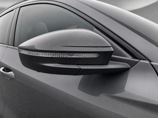 Audi Q6 e-tron S edition 306pk performance 100 kWh · Panoramadak · Luchtvering · Trekhaak · 360 Camera · Warmtepomp · Head-Up · Elek. Voorstoelen · 21'' Inch · 24-11-2030 of 100.000km