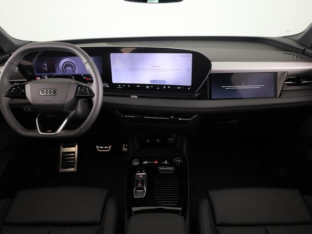 Audi Q6 Sportback e-tron S edition 83Kwh 252 pk | Glazen panoramadak | Exterieurpakket zwart | Trekhaak, mechanisch draaibaar | S line zwart leder-kunstleder |
