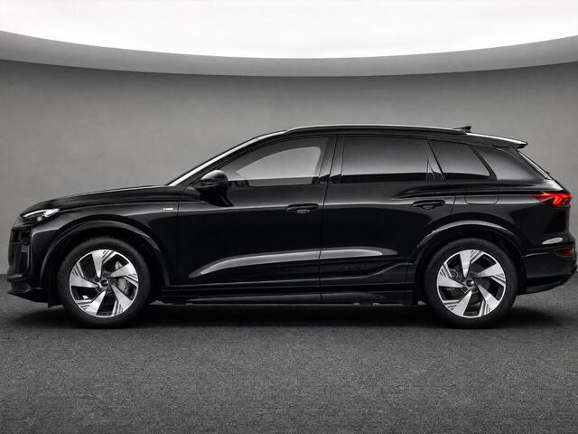 Audi Q6 e-tron S edition 83 kWh 252 PK · Glazen panoramadak · Trekhaak elek. wegklapbaar · S line zwart leder-kunstlederen bekleding