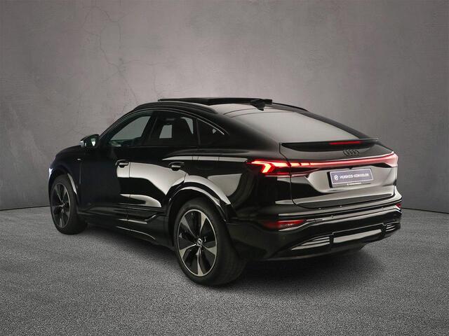 Audi Q6 Sportback e-tron S edition performance 100 kWh | Trekhaak | Adaptieve Cruise | Panorama Dak | Camera | B&O 3D | Head-up | Matrix LED | Navigatie-pakket | Trekhaak-pakket | Interieur-pakket |