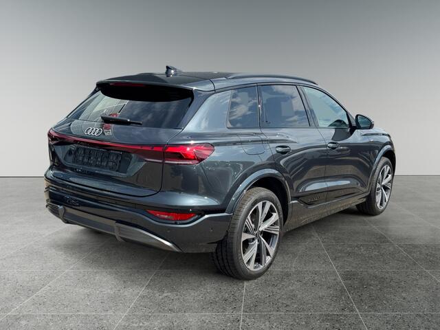 Audi Q6 e-tron S edition 83 kWh 252pk Stoelverwarming voor en achter | Park assist plus | Adaptive cruise control