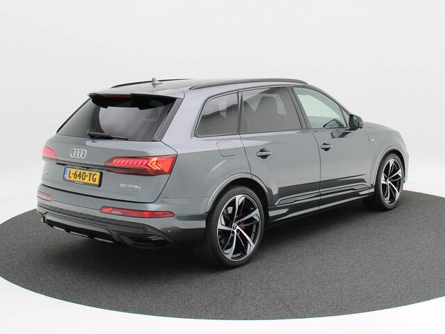 Audi Q7 60 TFSi e quattro Competition 450 Pk | Trekhaak | Panorama Dak | Head Up | Elektrische Stoelen | Rondom Zicht Camera | Carplay | 22 Inch | Full LED