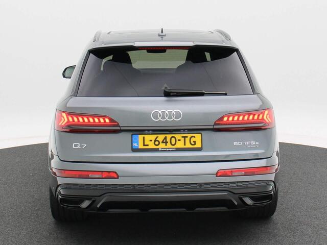 Audi Q7 60 TFSi e quattro Competition 450 Pk | Trekhaak | Panorama Dak | Head Up | Elektrische Stoelen | Rondom Zicht Camera | Carplay | 22 Inch | Full LED