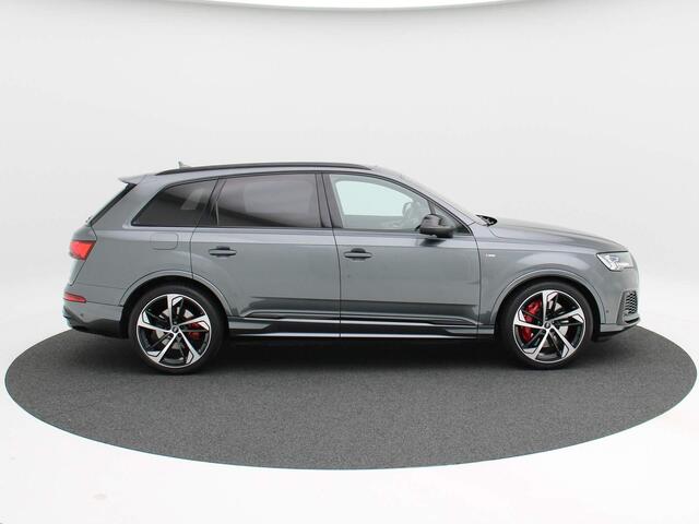 Audi Q7 60 TFSi e quattro Competition 450 Pk | Trekhaak | Panorama Dak | Head Up | Elektrische Stoelen | Rondom Zicht Camera | Carplay | 22 Inch | Full LED