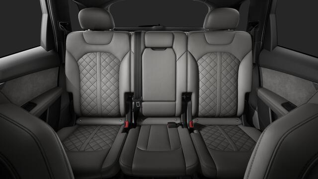 Audi Q7 55 TFSI e quattro 394 Tiptronic Pro Line S Automaat | Vierwielbesturing | Sportstoelen plus voorin | Privacy glas (donker getint) | Verwarmbare voorstoelen | Optiekpakket zwart plus | Achteruitrijcamera | Automatisch dimmende binnenspiegel | Achterbank pl