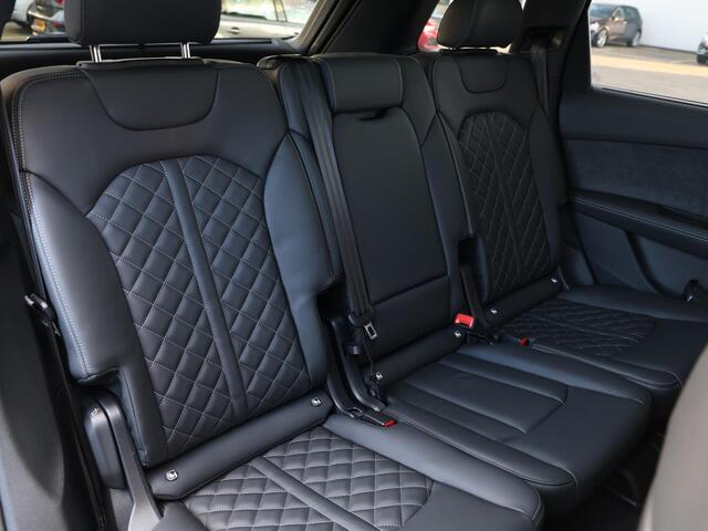 Audi Q7 60 TFSI e quattro Pro Line S Competition | 490 pk | Vierwielsturing | Panoramadak | Luchtvering | Head up | 22" Lichtmetalen velgen |