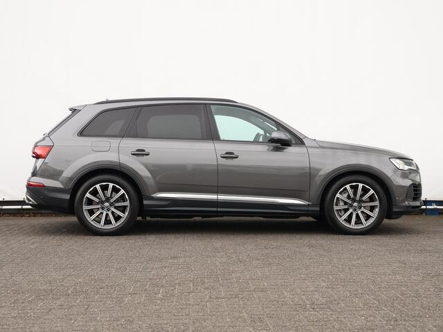 Audi Q7 55 TFSI e quattro Pro Line Plus 381pk | Luchtvering | Trekhaak | Keyless | Head-up | Keyless | Camera | Dodehoekdetectie | Adaptive Cruise