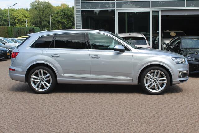 Audi Q7 3.0 TDI e-tron quattro Sport / Trekhaak / Panoramadak / Camera / 21'' / Luchtvering / Leder / Bose / Getint glas / Stoelverwarming / DAB / Cruise Control
