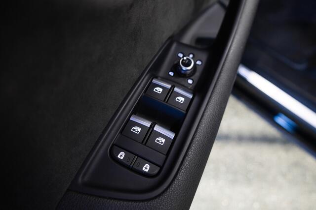 Audi Q7 60 TFSI e 463 pk V6 Quattro Competition S-Line Laser-Light/ RS-Stoelen/ Keyless/ Head-Up/ B&O/ Adap.Cruise/ Pano-Dak/ Lucht-Vering/ 360-Camera/ Carbon/ Trekhaak/ 22'' LMV