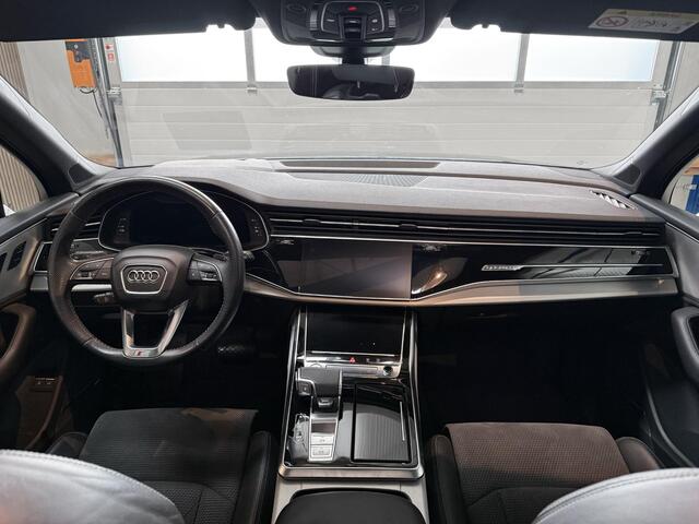 Audi Q7 60 TFSI e Quattro Competition - LUCHTVERING - PANORAMADAK - TREKHAAK - SFEERVERLICHTING - BOSE - ZWART OPTIEK - 360 CAMERA - STOELVERWARMING - ADAPT. CRUISE