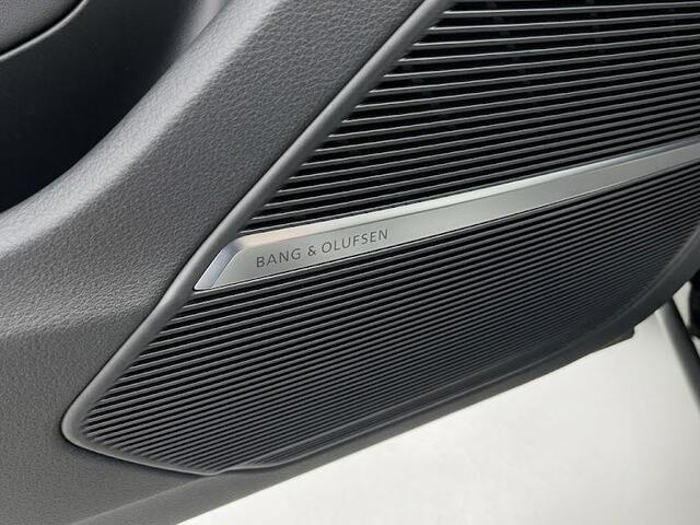 Audi Q7 60 TFSI e quattro Pro Line S Competition 490 pk | Head Up Display | Panoramadak | Elektr. trekhaak | Rondomzicht camera | B&O Soundsystem | Stoelverwarming v/a | Laser Led koplampen